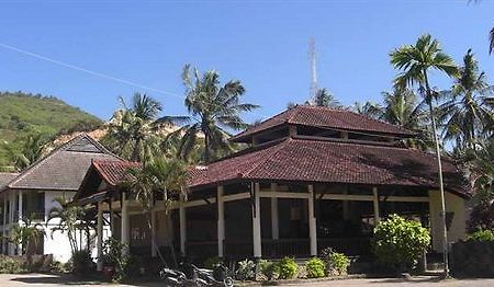 Kuta Indah Hotel Екстер'єр фото