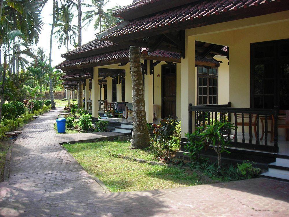 Kuta Indah Hotel Екстер'єр фото