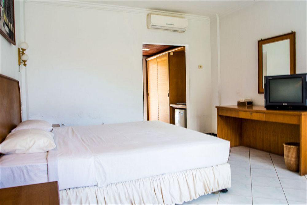 Kuta Indah Hotel Екстер'єр фото