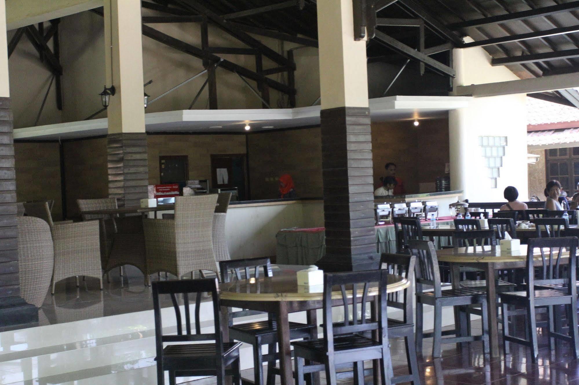 Kuta Indah Hotel Екстер'єр фото