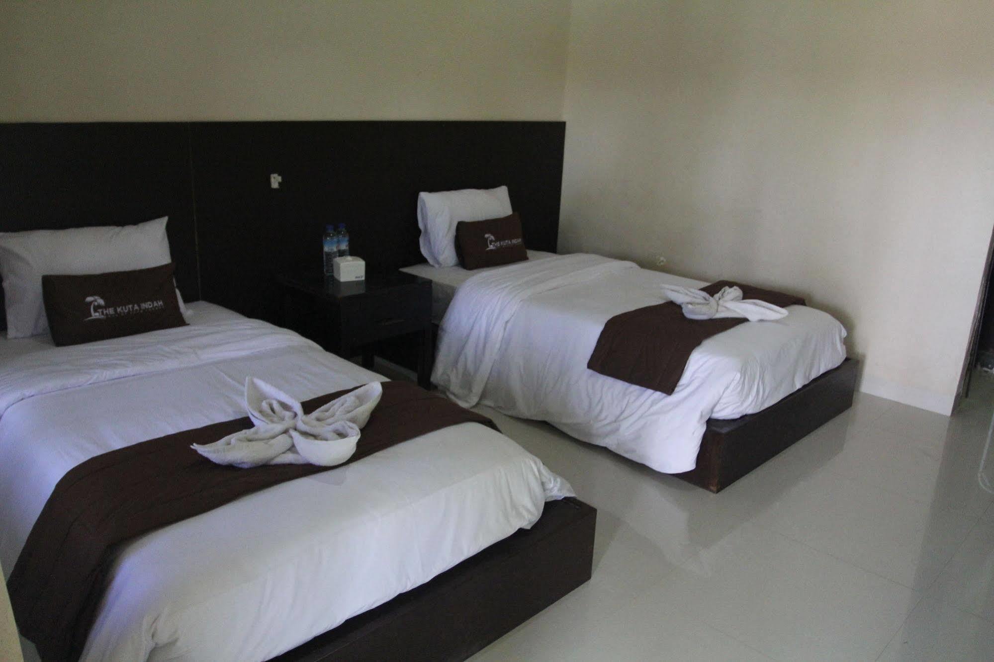 Kuta Indah Hotel Екстер'єр фото