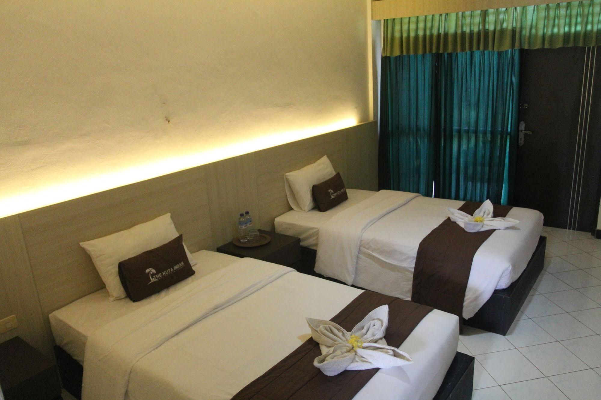 Kuta Indah Hotel Екстер'єр фото