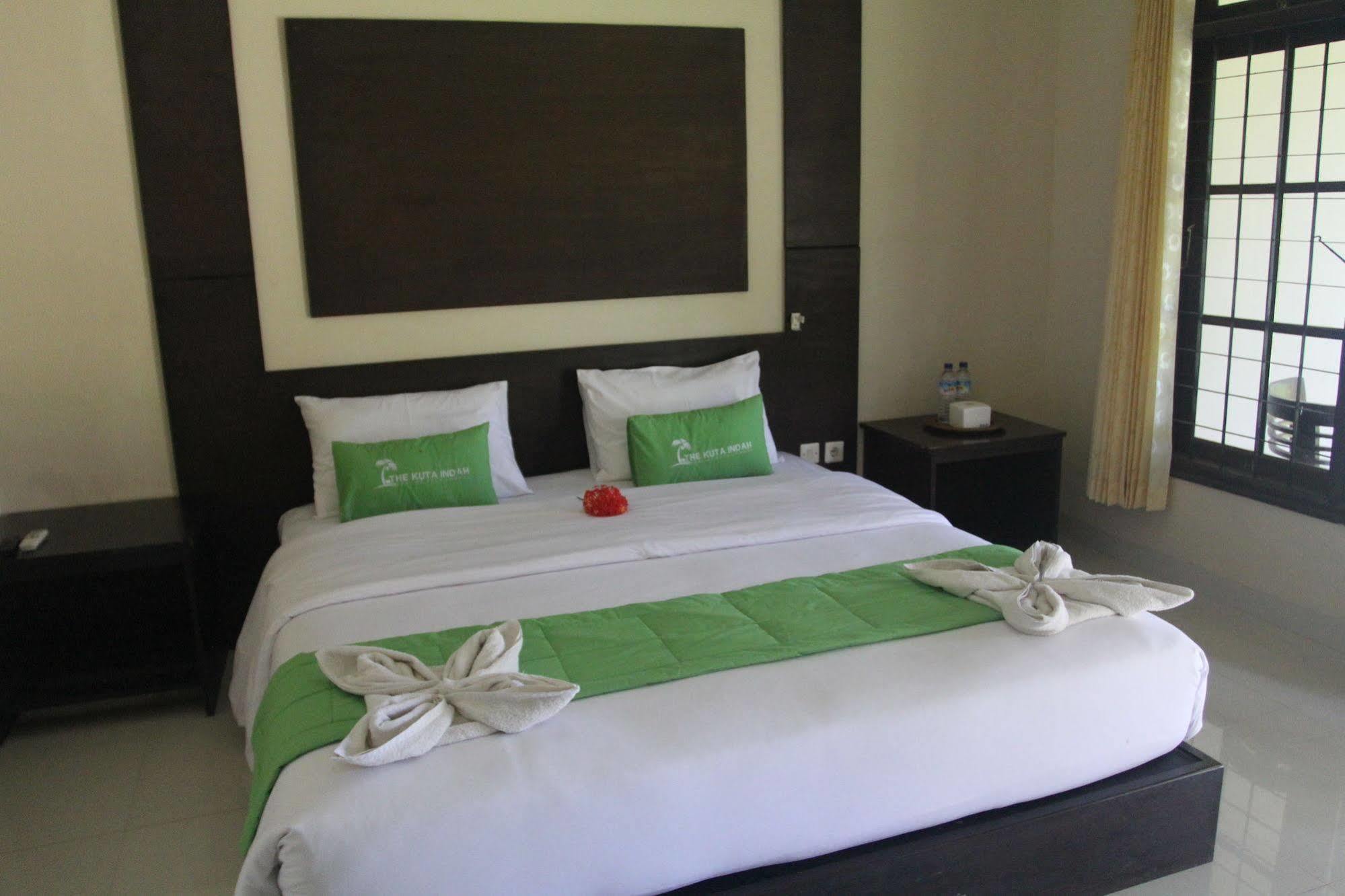 Kuta Indah Hotel Екстер'єр фото