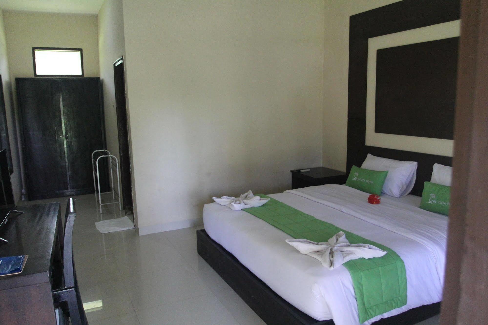 Kuta Indah Hotel Екстер'єр фото
