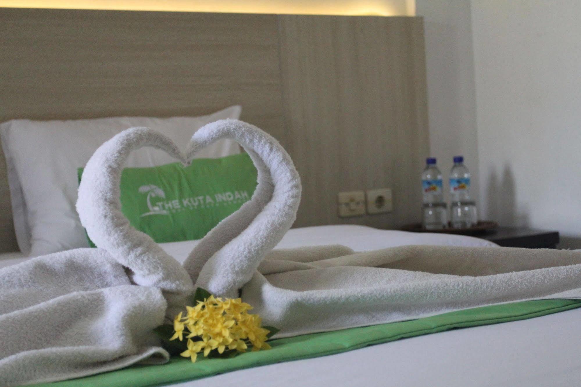 Kuta Indah Hotel Екстер'єр фото