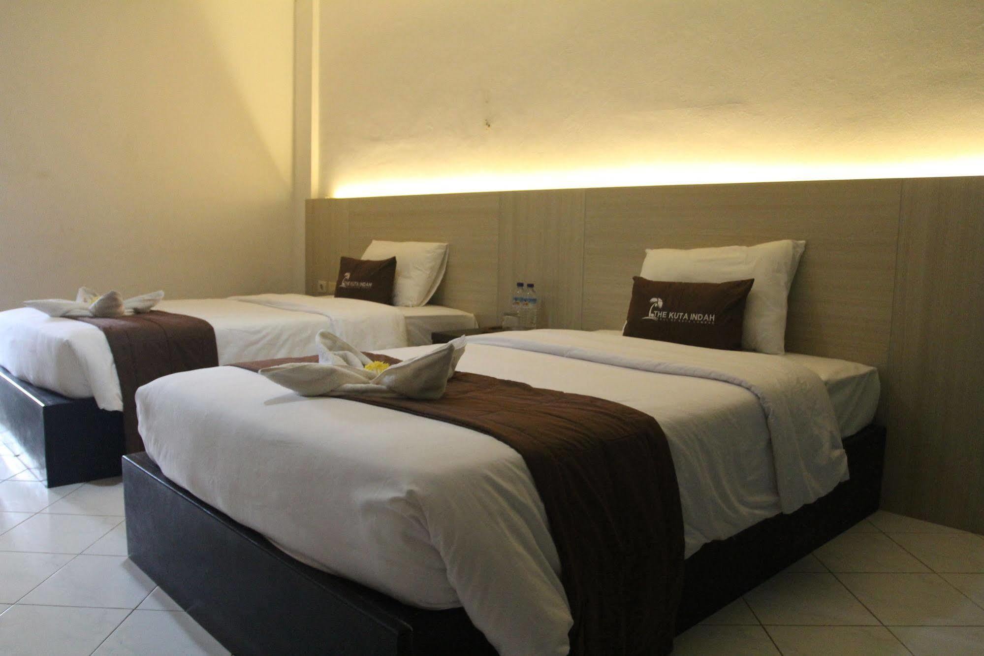 Kuta Indah Hotel Екстер'єр фото