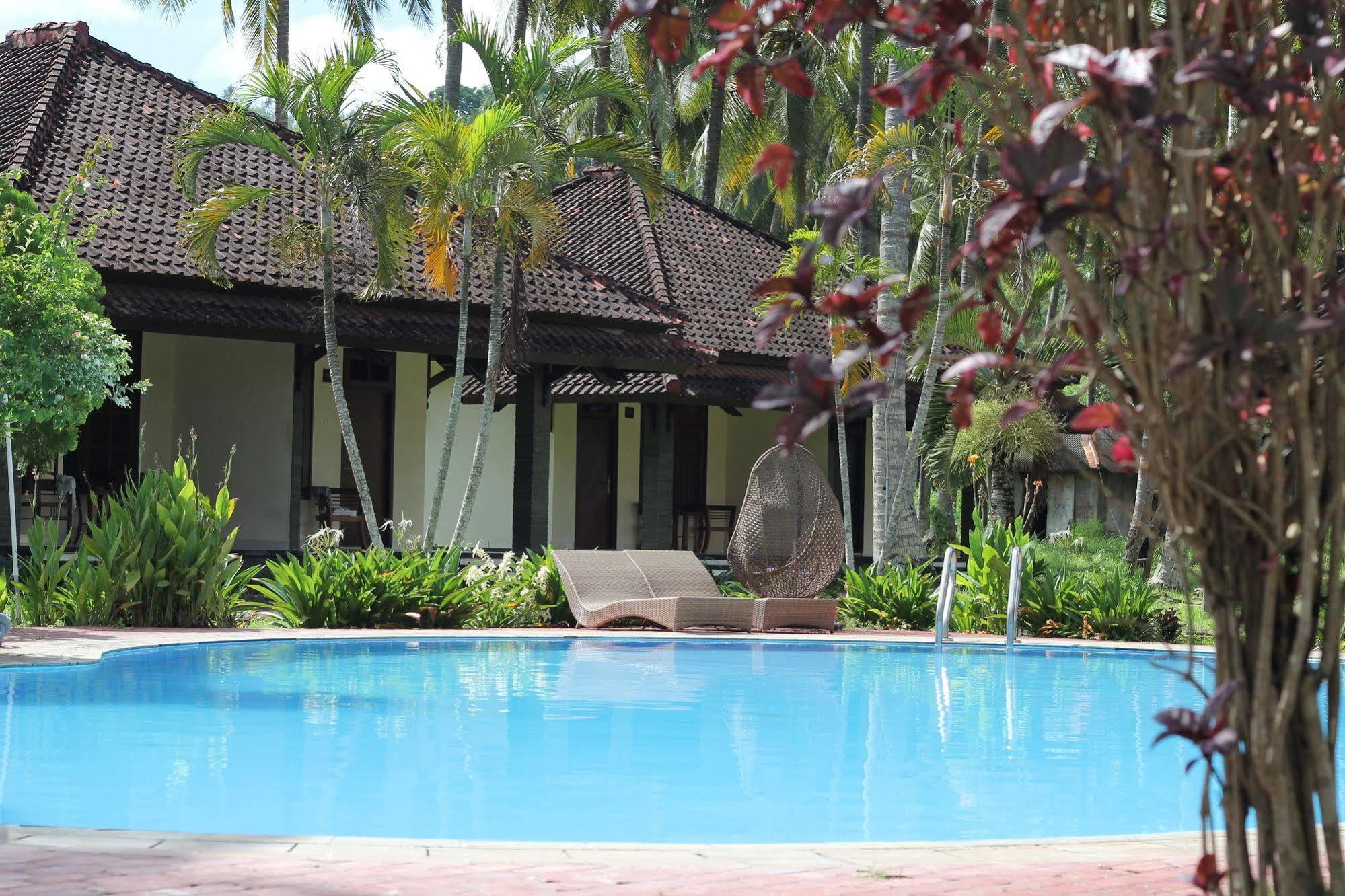Kuta Indah Hotel Екстер'єр фото