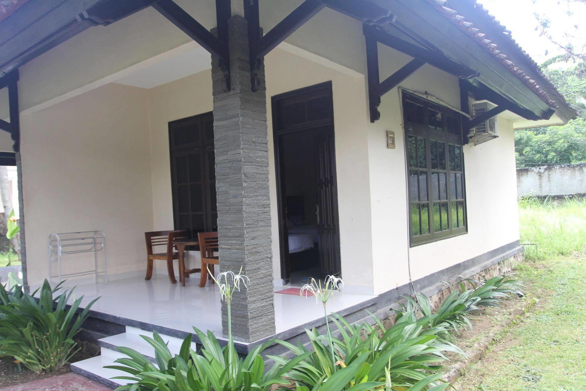 Kuta Indah Hotel Екстер'єр фото