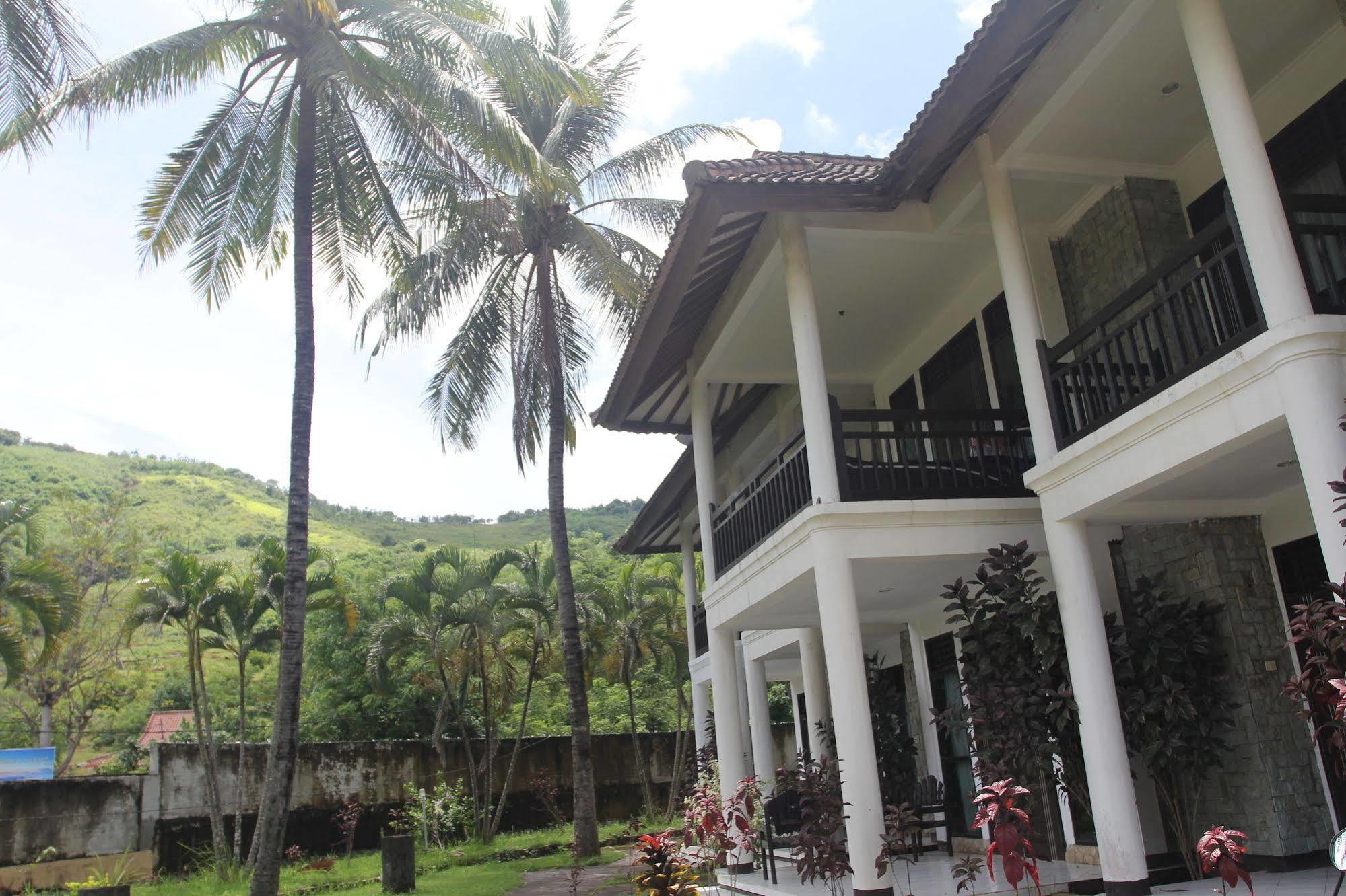 Kuta Indah Hotel Екстер'єр фото