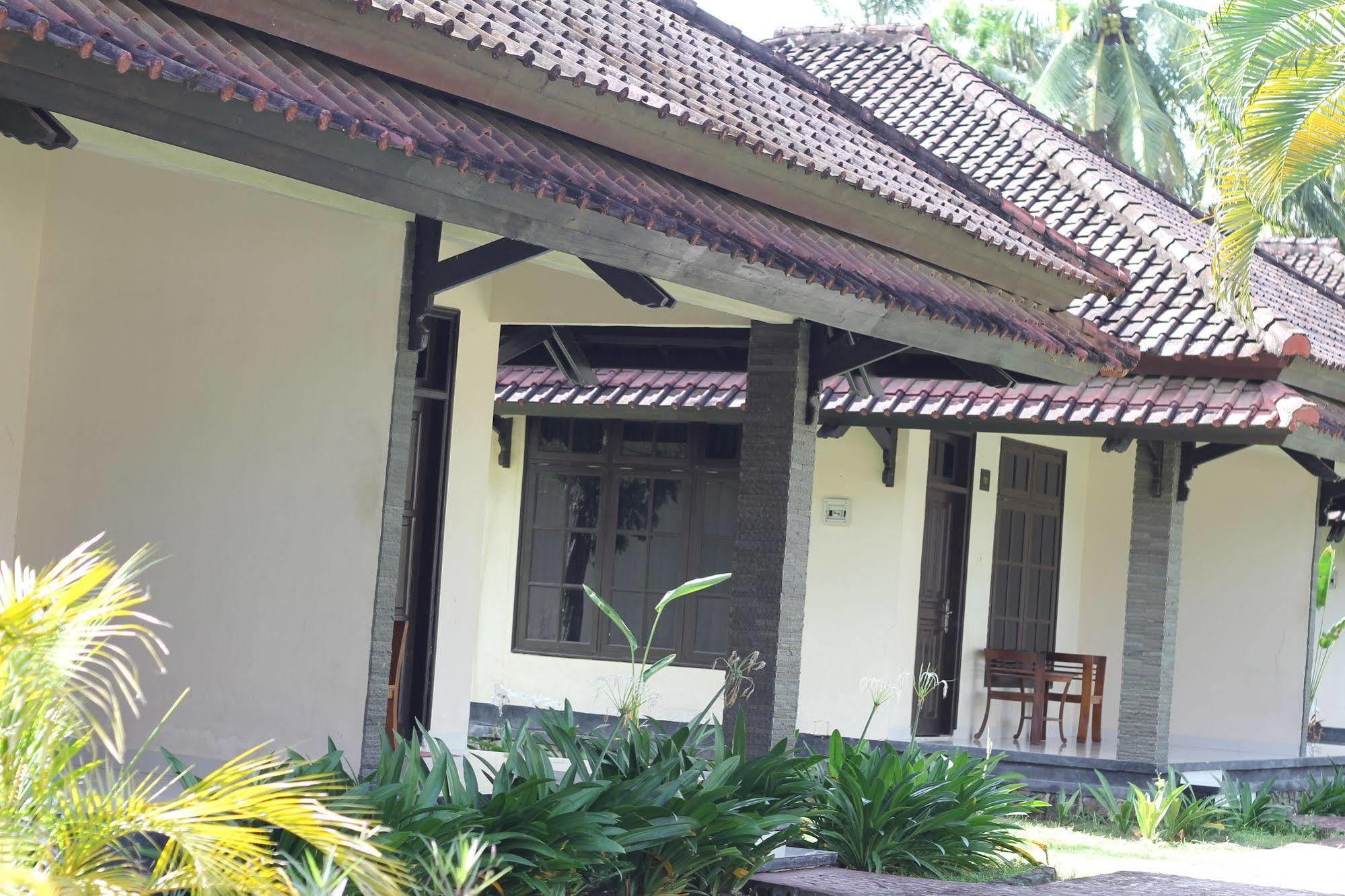 Kuta Indah Hotel Екстер'єр фото