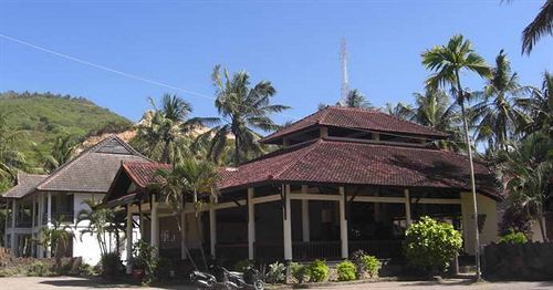 Kuta Indah Hotel Екстер'єр фото