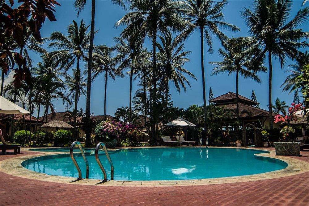 Kuta Indah Hotel Екстер'єр фото